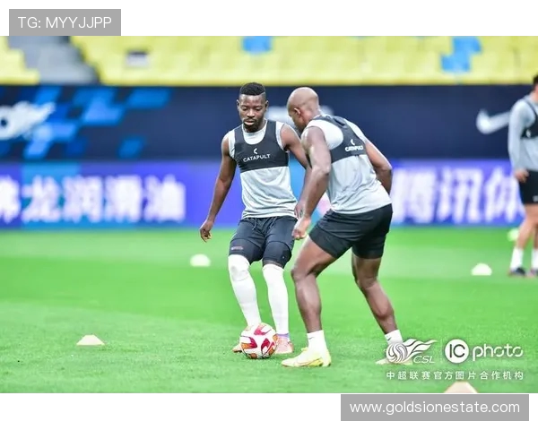 成都蓉城力克青岛海牛迎接新挑战 展现强大球队实力与默契配合 成都蓉城力克青岛海牛迎接新挑战 展现强大球队实力与默契配合