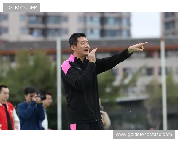 杨晨:从足球场上的锋线英雄到社会公益领域的积极推动者 杨晨:从足球场上的锋线英雄到社会公益领域的积极推动者