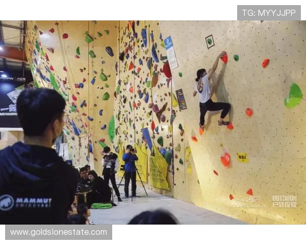 成都攀岩队在世界滑板锦标赛中以100分领先其他队伍展现强劲实力