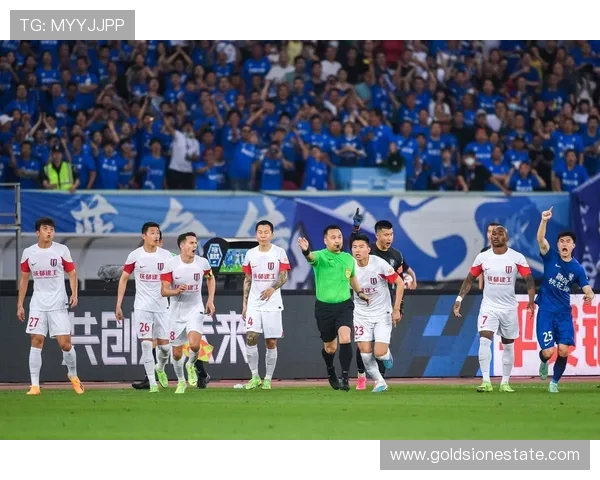 深入分析成都足球队中路突破战术的独特魅力与实战应用 深入分析成都足球队中路突破战术的独特魅力与实战应用